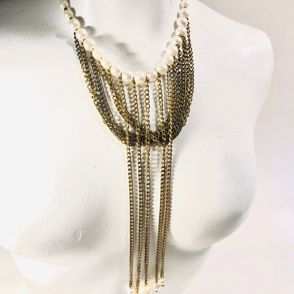 Pearl And Gold Necklace Long Eye Catcher